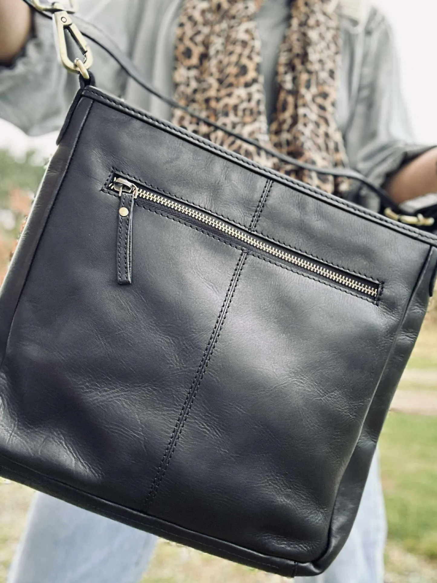 VIAMAJA Crossover Mika medium - Black Sale