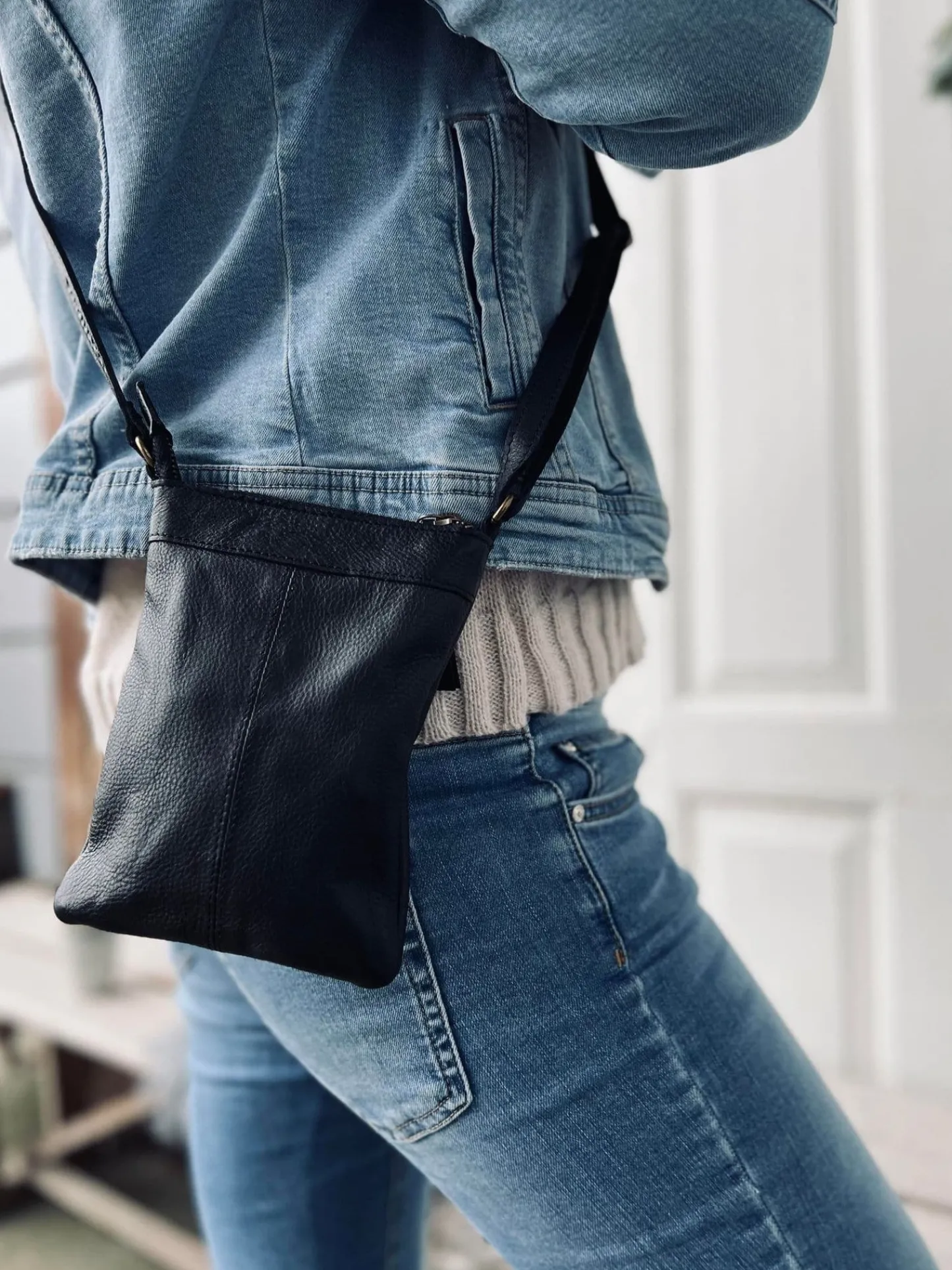 VIAMAJA Crossover mobiltaske - OLINE Black Sale