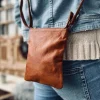 VIAMAJA Crossover mobiltaske - OLINE Walnut Best