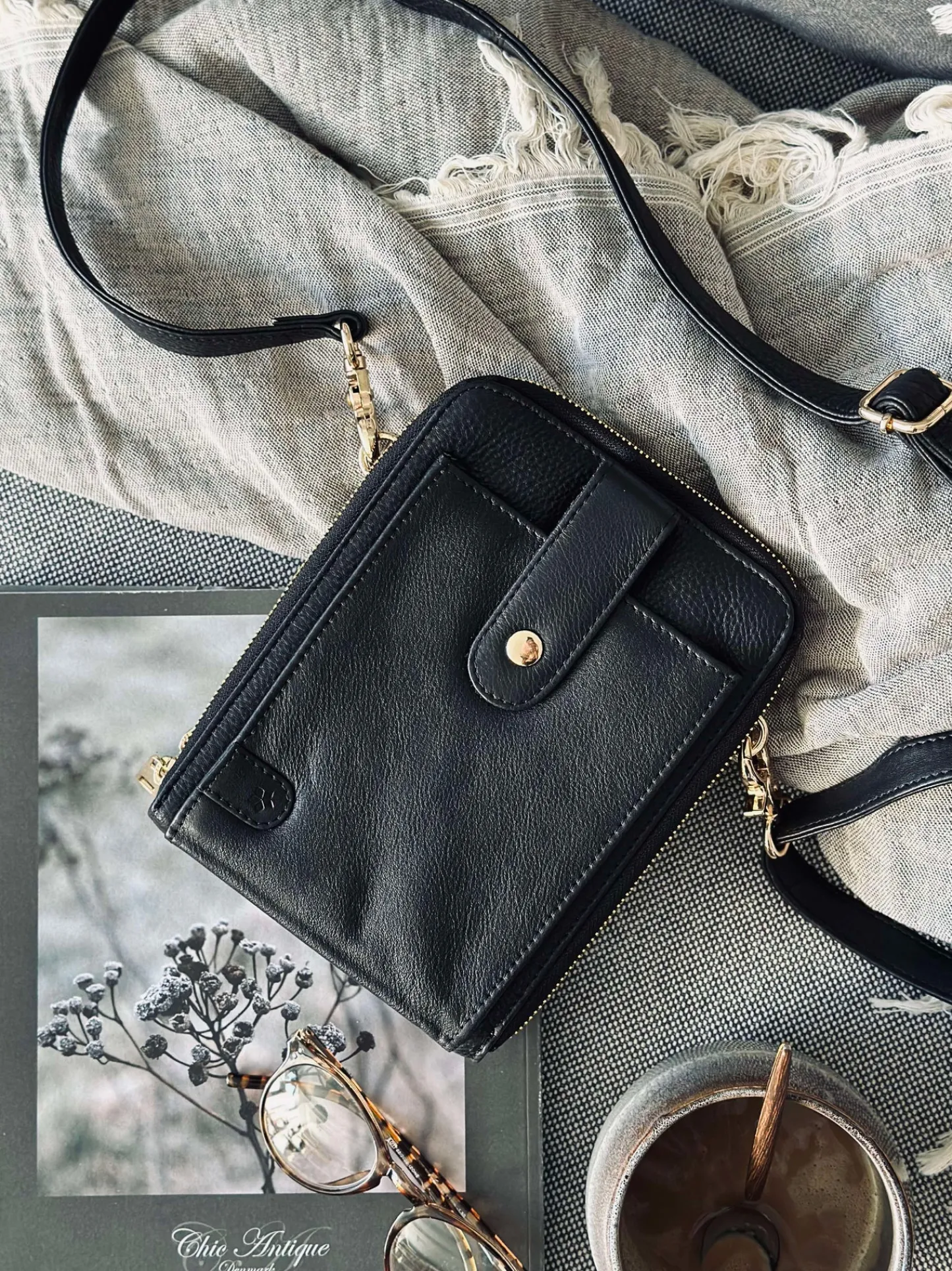 VIAMAJA Crossover Posh - Black / Gold