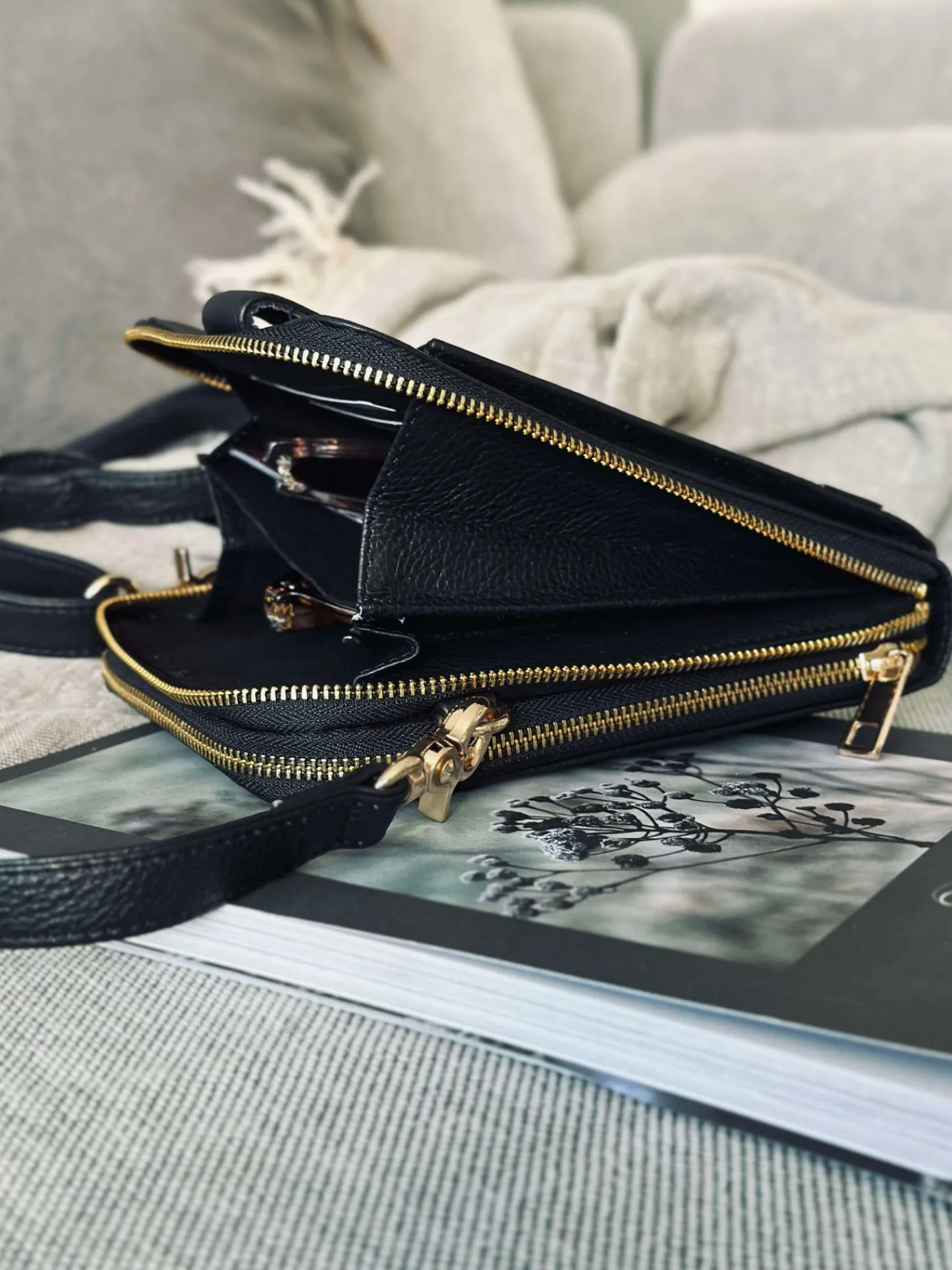 VIAMAJA Crossover Posh - Black / Gold