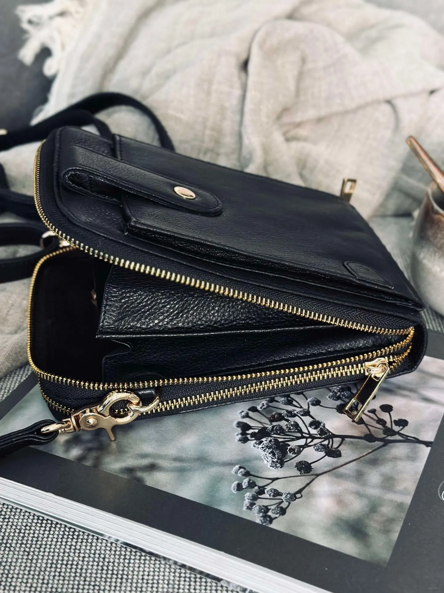 VIAMAJA Crossover Posh - Black / Gold