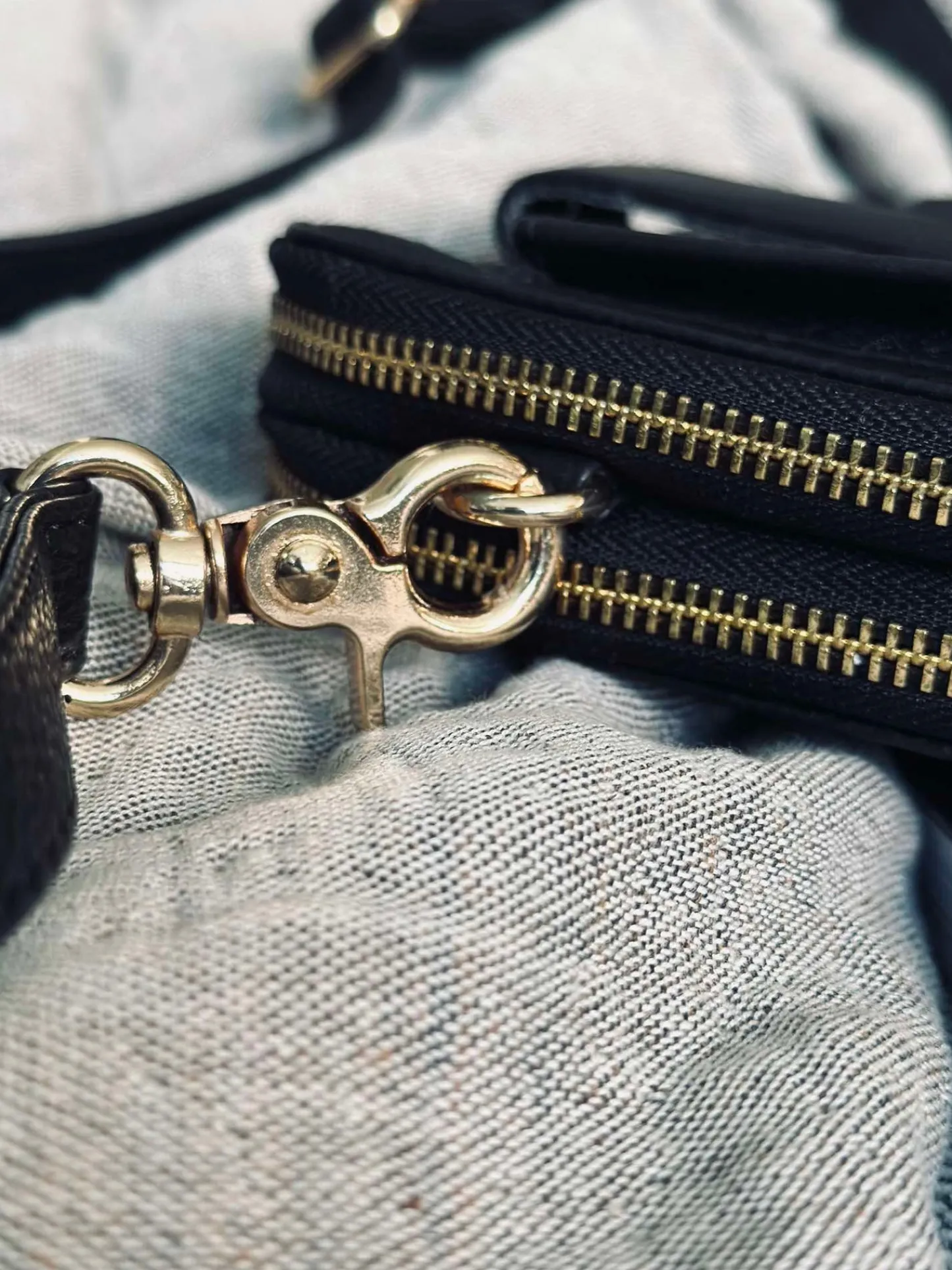 VIAMAJA Crossover Posh - Black / Gold