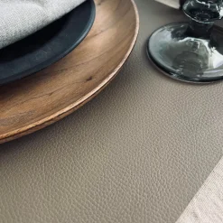 VIAMAJA Dækkeserviet - Vendbar Taupe / Sort Hot