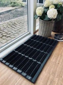 VIAMAJA Dørmåtte - GUMMI MED BØRSTE I SORT - 45x75cm Clearance