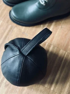 VIAMAJA Dørstopper læder - Sort Outlet