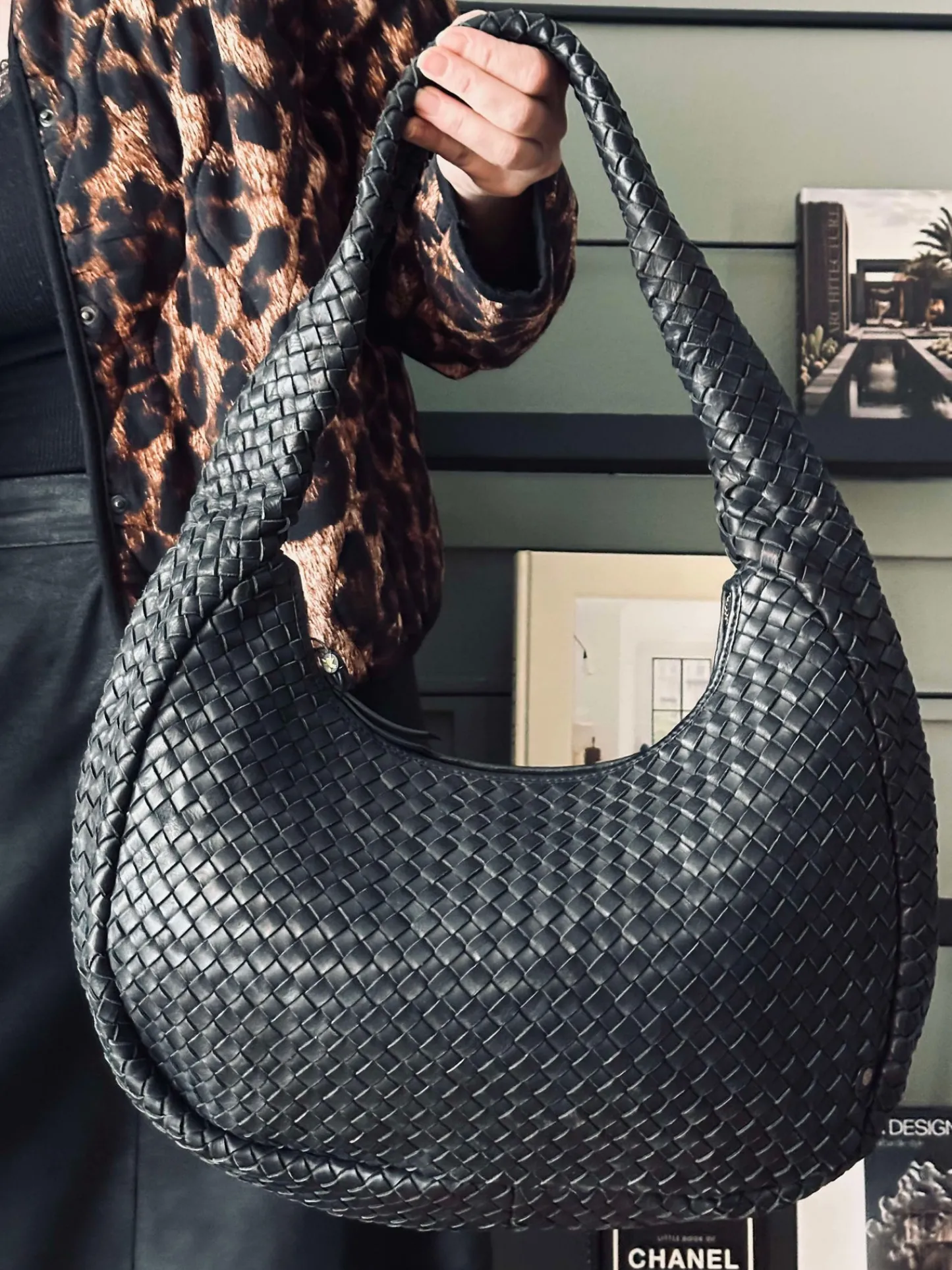 VIAMAJA Elegant håndflettet skuldertaske - Black big Outlet