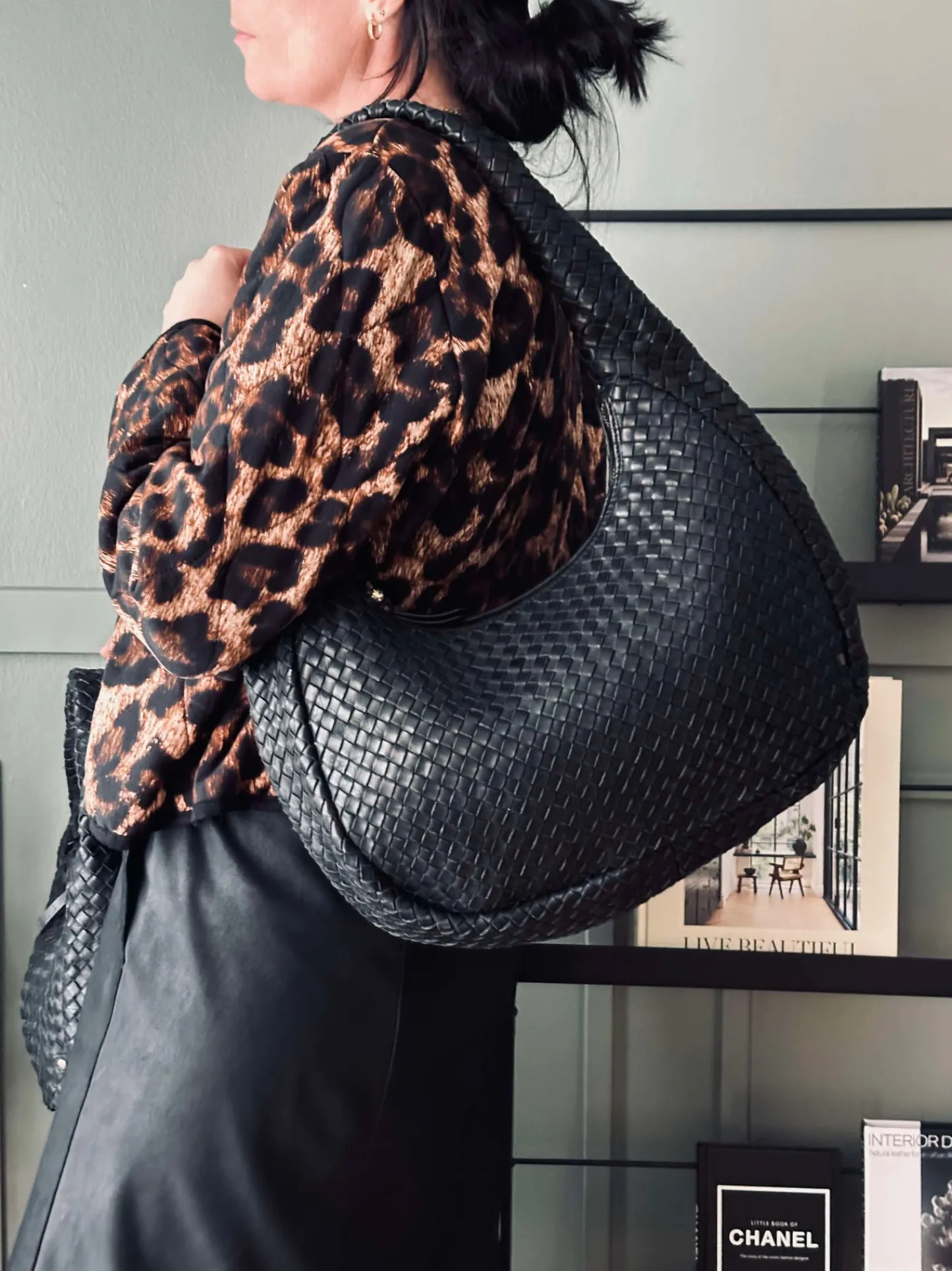 VIAMAJA Elegant håndflettet skuldertaske - Black big Outlet