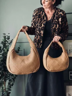 VIAMAJA Elegant håndflettet skuldertaske - Sand New