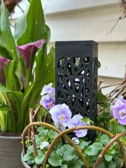 VIAMAJA Fakkel med solceller – Black square Best