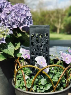 VIAMAJA Fakkel med solceller – Black square Best