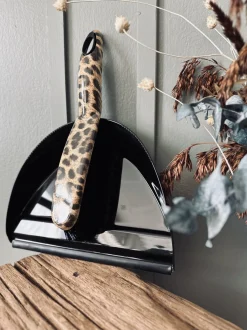 VIAMAJA Fejebakke med kost – Leopard