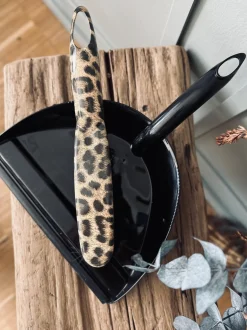 VIAMAJA Fejebakke med kost – Leopard