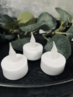 VIAMAJA Fyrfadslys med led - 24 stk. med timerfunktion Online