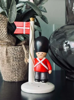 VIAMAJA Garde med flag Best