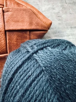 VIAMAJA Garn Akryl 200 gram - Navy Clearance