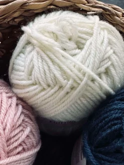 VIAMAJA Garn Polyester 50 gram - Creme Best