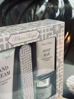 VIAMAJA Gavesæt med 4 dele - MIX handcare Outlet