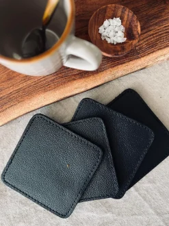 VIAMAJA Glasbrik / Coaster - 4 stk Sort bøffellæder New
