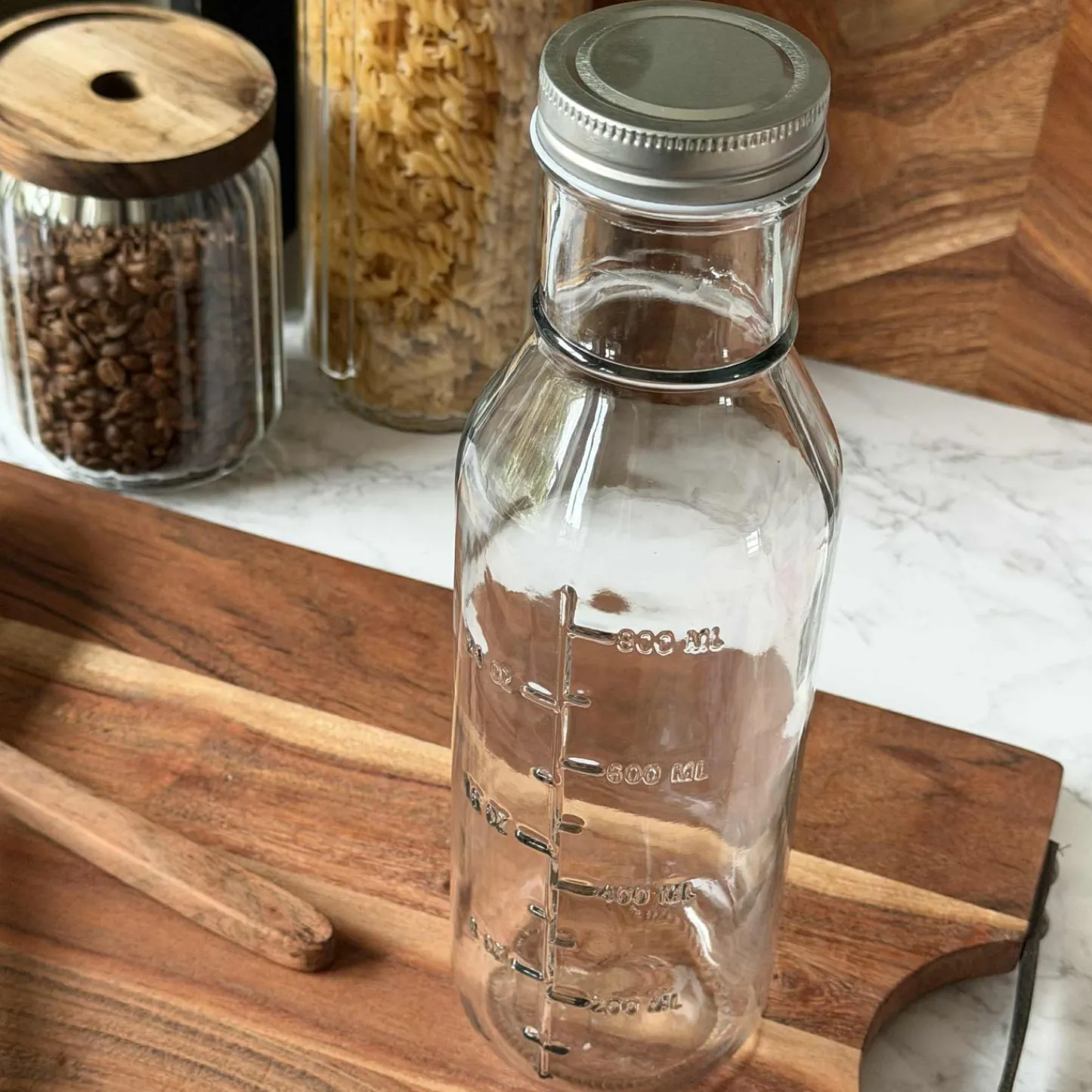 VIAMAJA Glasflaske med Måleenheder - 1000 ml Best