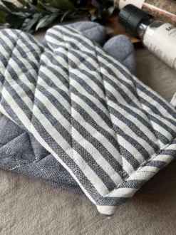 VIAMAJA Grillhandske - Quilt blå strib Best