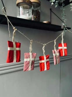VIAMAJA Guirlande med 5 flag Hot