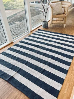 VIAMAJA Gulvtæppe BRED STRIB - 140x200cm koks / natur Outlet