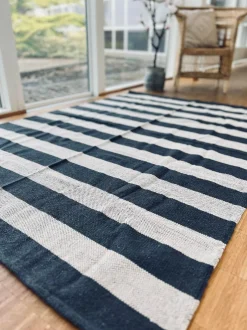 VIAMAJA Gulvtæppe BRED STRIB - 140x200cm koks / natur Outlet