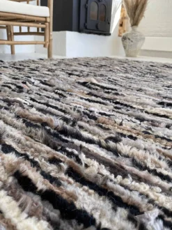VIAMAJA Gulvtæppe i håndsyet lammeskind – 150x200 Hot
