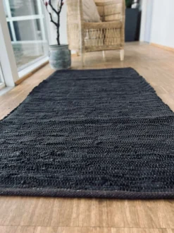 VIAMAJA Gulvtæppe i læder - 70x140cm Valnød Clearance