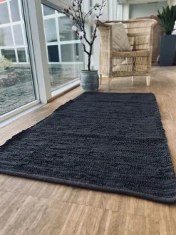 VIAMAJA Gulvtæppe i læder - 70x140cm Valnød Clearance
