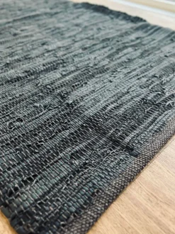 VIAMAJA Gulvtæppe i læder - 70x140cm Valnød Clearance