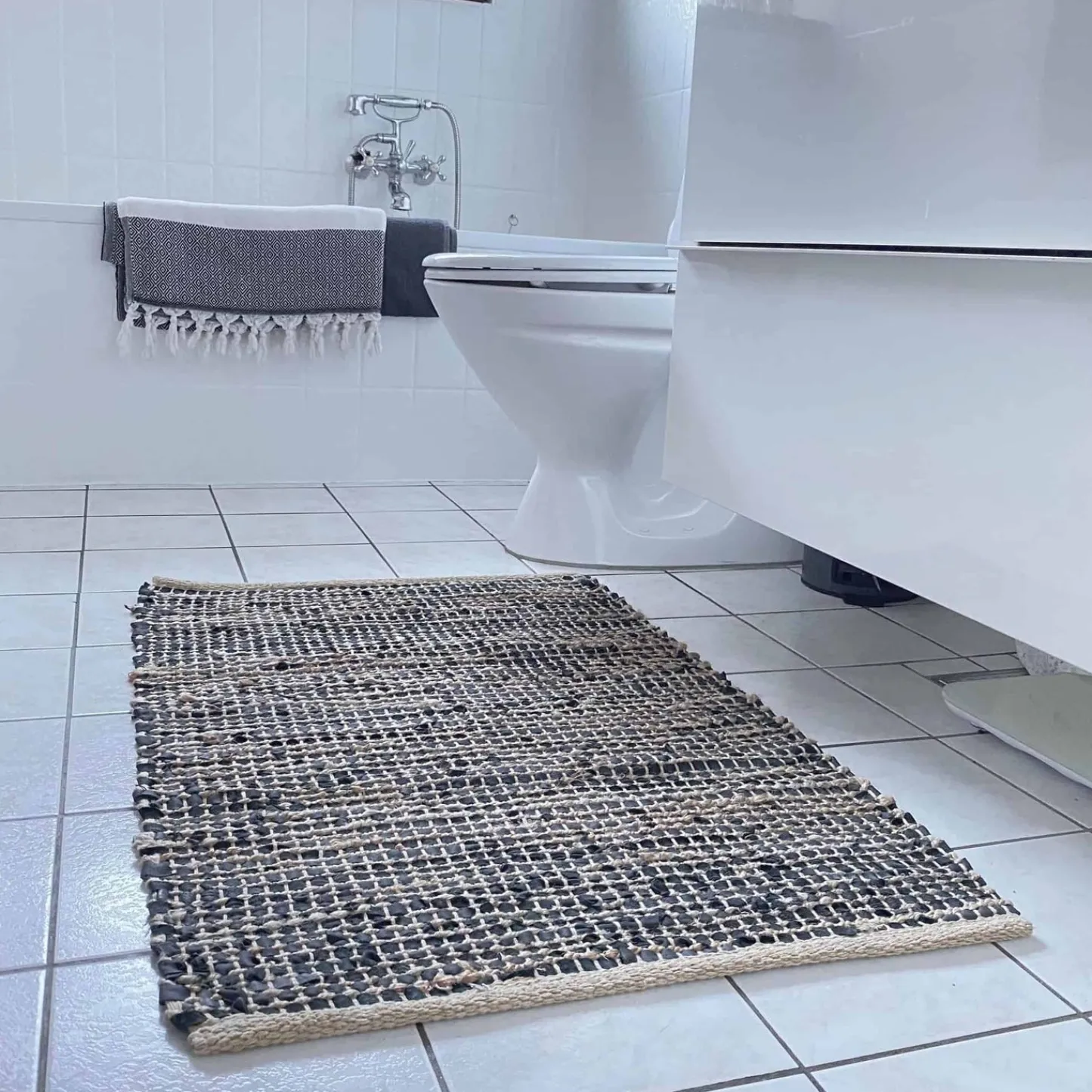 VIAMAJA Gulvtæppe i skind og jute / bademåtte – 60x90cm Sale