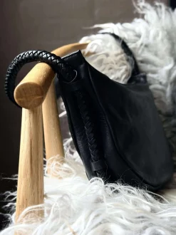 VIAMAJA Håndtaske med smuk fletrem - Black