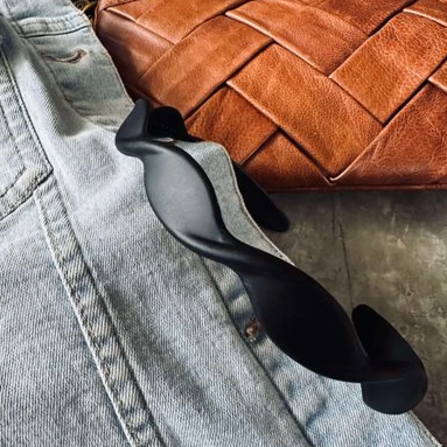 VIAMAJA Hårbøjle Twist Mat Black Online