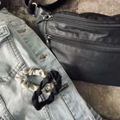VIAMAJA Hårelastikker Scrunchie Black / Grey - 2 stk Outlet