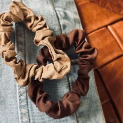 VIAMAJA Hårelastikker Scrunchie Brown - 2 stk Sale
