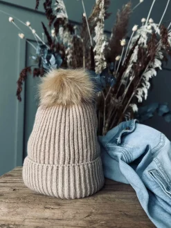 VIAMAJA Hue med kvast - Camel Online