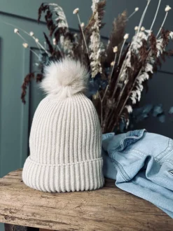 VIAMAJA Hue med kvast - Creme Online