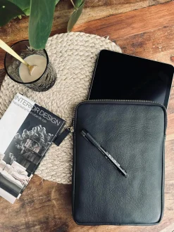 VIAMAJA Ipad sleeve - Black / Gold Clearance