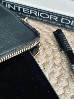 VIAMAJA Ipad sleeve - Black / Gold Clearance