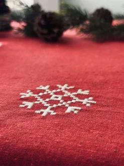 VIAMAJA Juledug Rød JUL med broderi - Flere størrelser