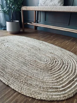 VIAMAJA Jutetæppe i flet - Oval Clearance