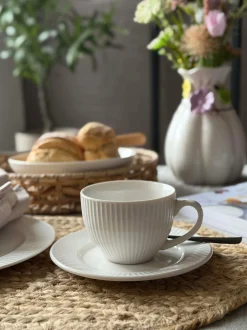 VIAMAJA Kop og underkop - Riflet porcelæn Outlet
