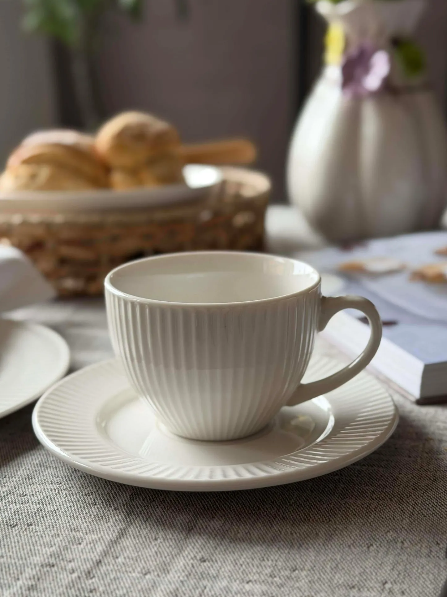 VIAMAJA Kop og underkop - Riflet porcelæn Outlet