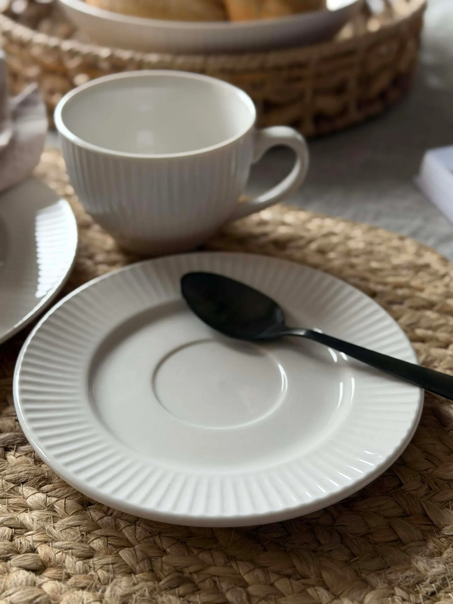VIAMAJA Kop og underkop - Riflet porcelæn Outlet
