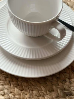 VIAMAJA Kop og underkop - Riflet porcelæn Outlet