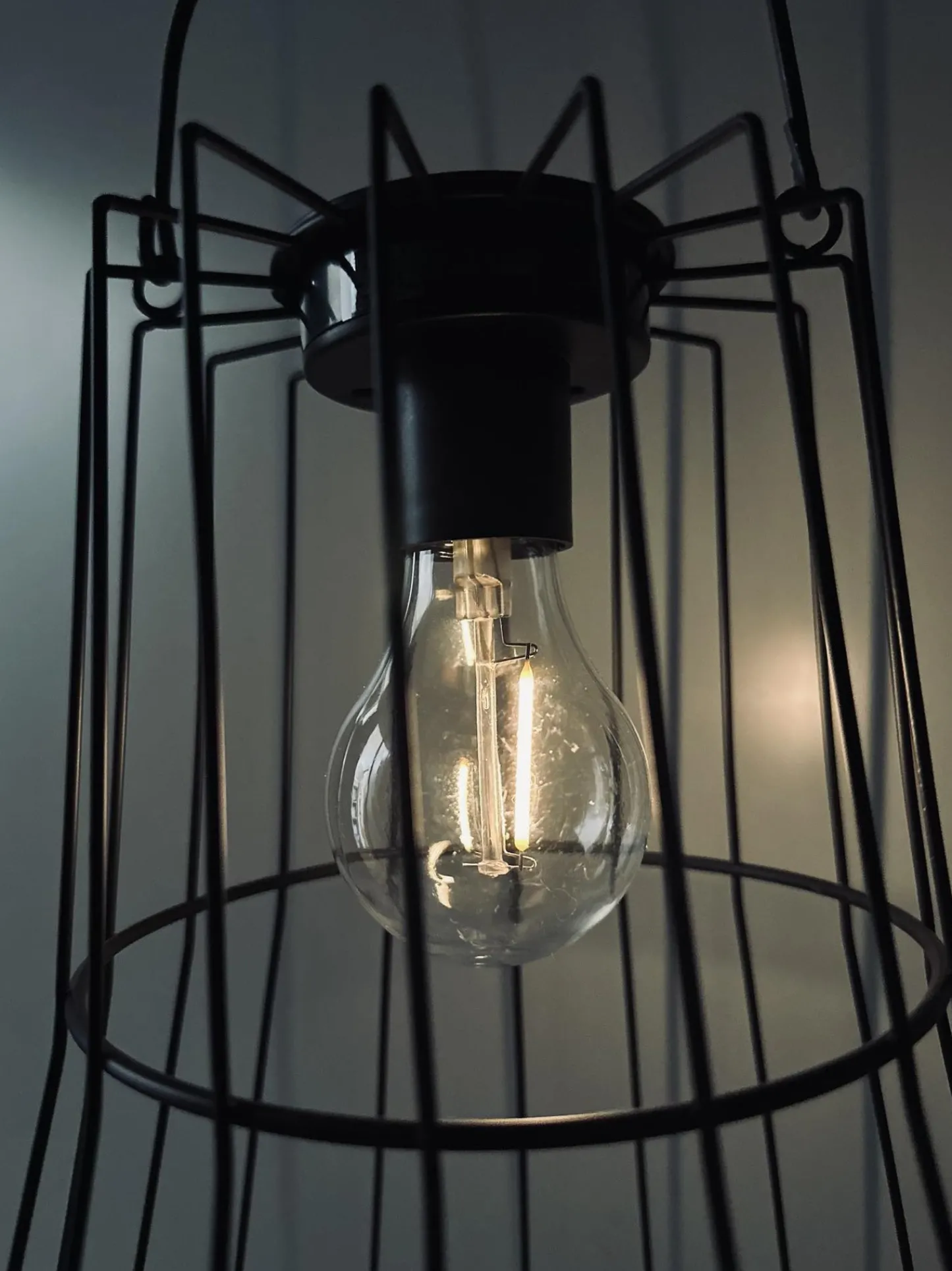 VIAMAJA Lampe med solceller – Black metal Discount
