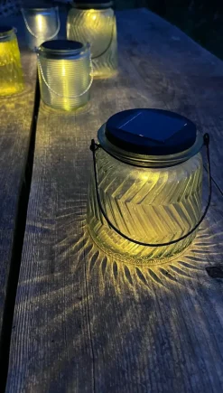 VIAMAJA Lanterne med solceller – Fiona green