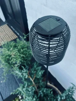 VIAMAJA Lanterne på spyd Black - Solar